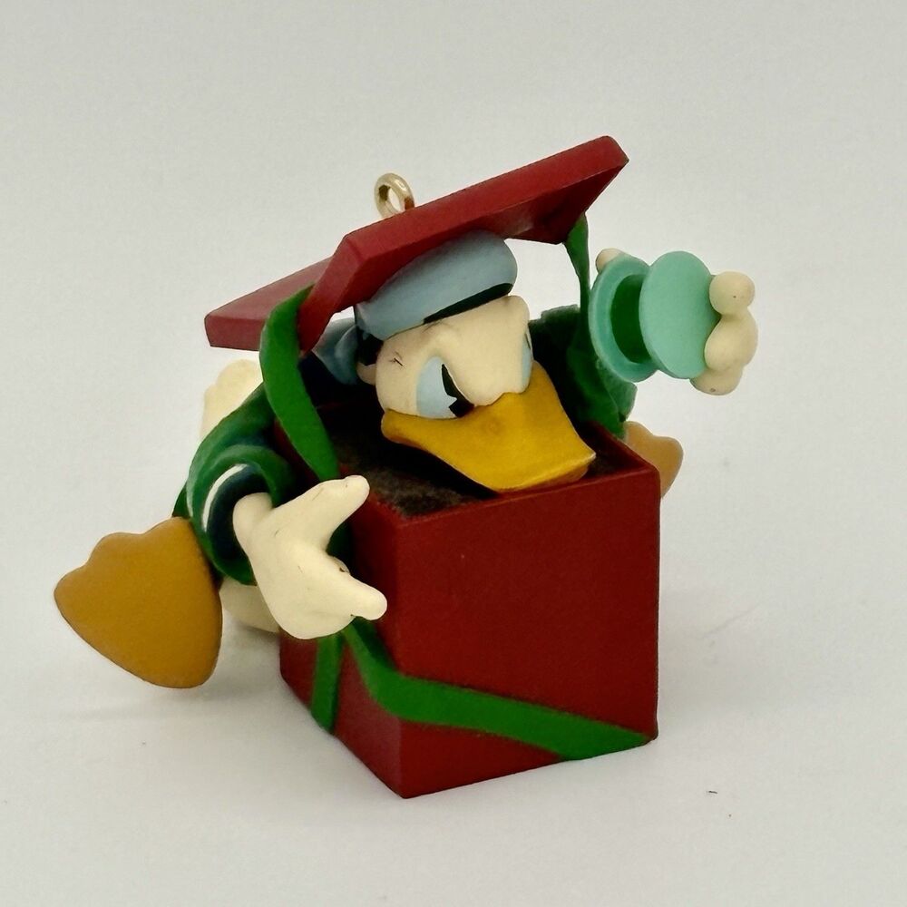 Vtg Hallmark Keepsake Ornament Disney Donald Duck Donald’s Surprising Gift 1997